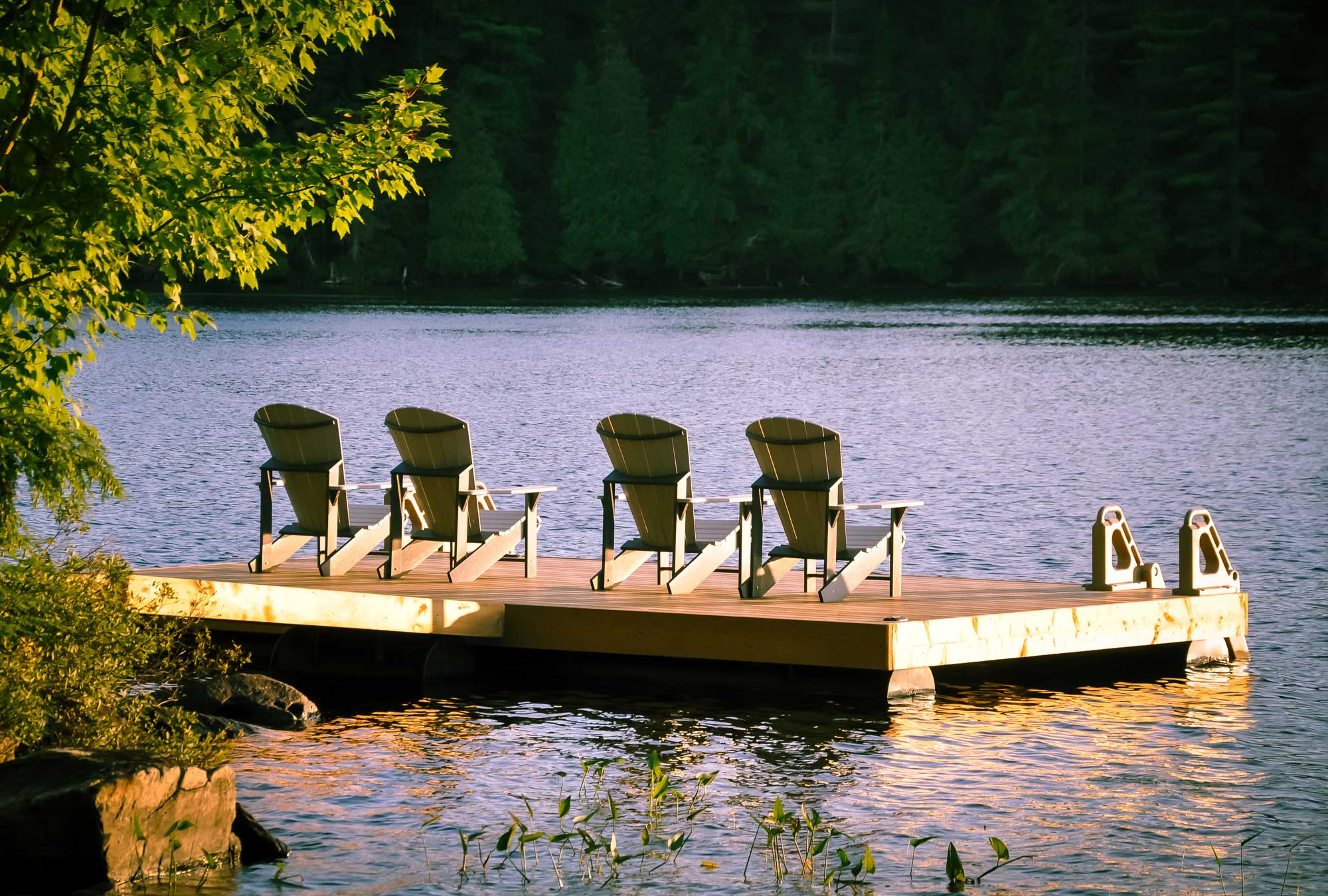 chairs-in-dock-on-the-lake